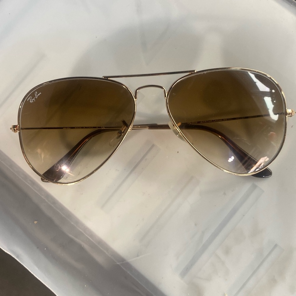 Authetic Ray-ban Aviator sunglasses
